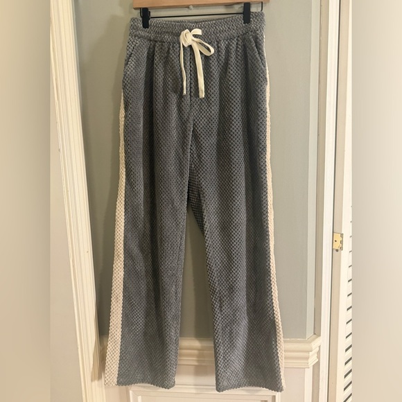 Women’s Chenille Textured Wide-Leg Lounge Pants – Gray with Cream Side Stripe M - Picture 10 of 10